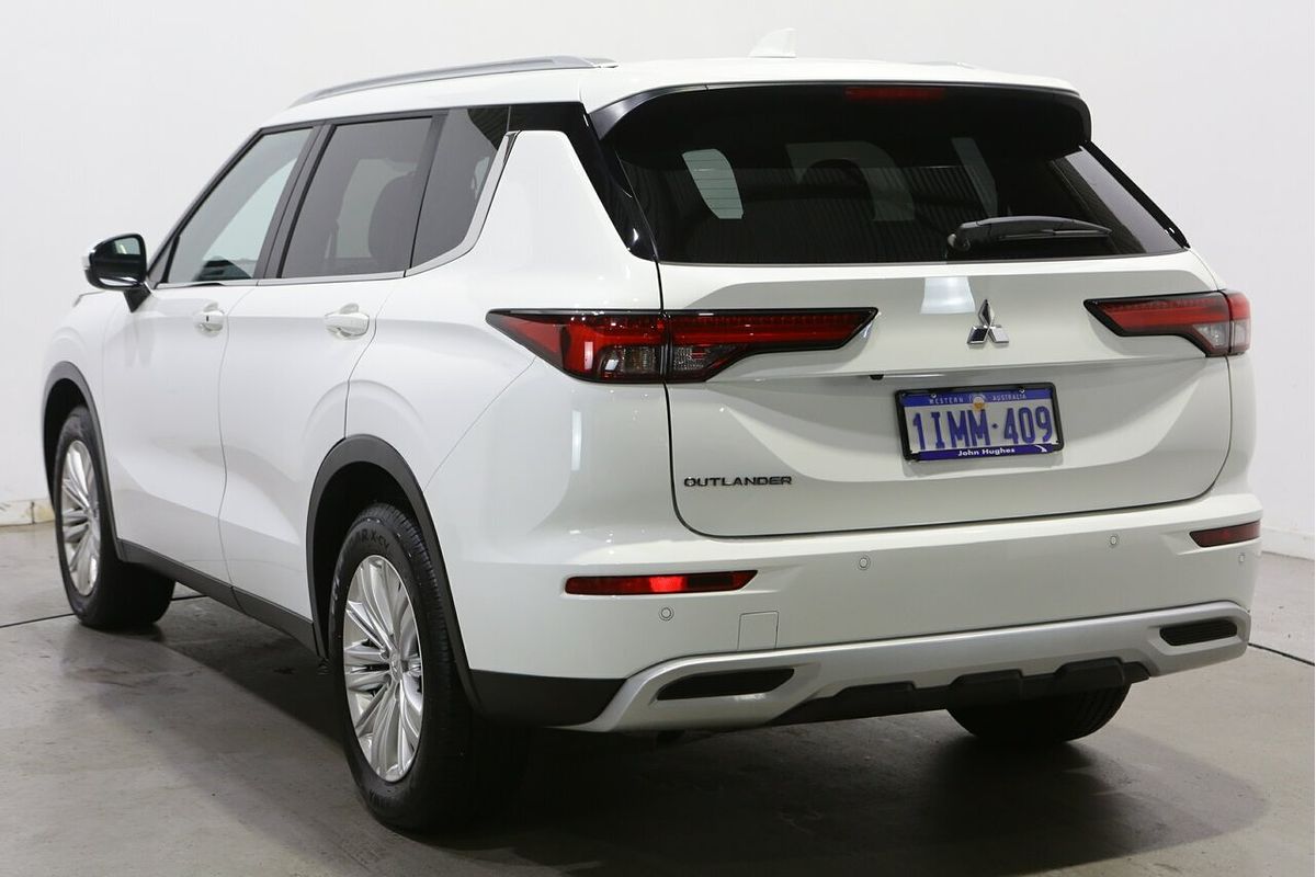 2024 Mitsubishi Outlander LS ZM