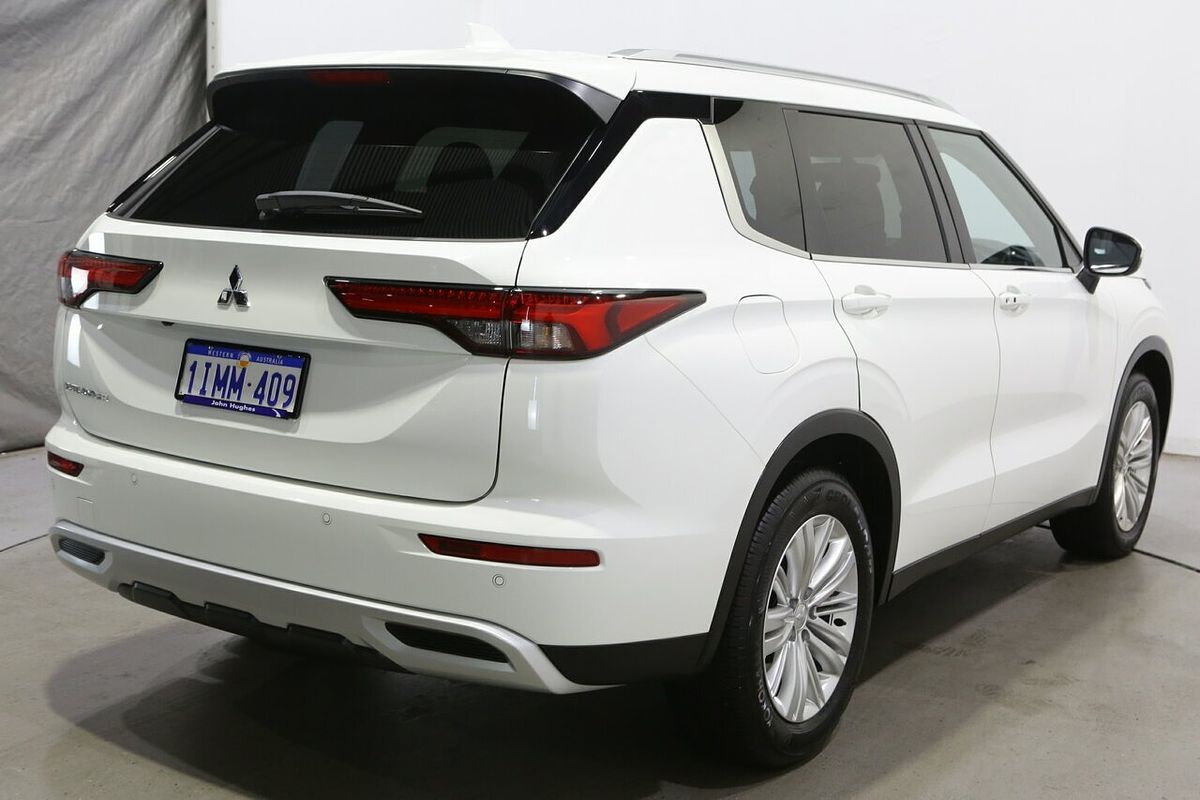 2024 Mitsubishi Outlander LS ZM