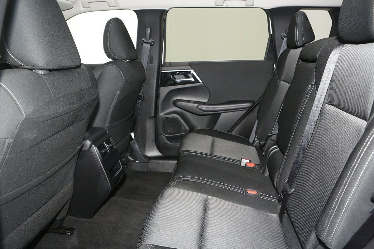 2024 Mitsubishi Outlander LS ZM