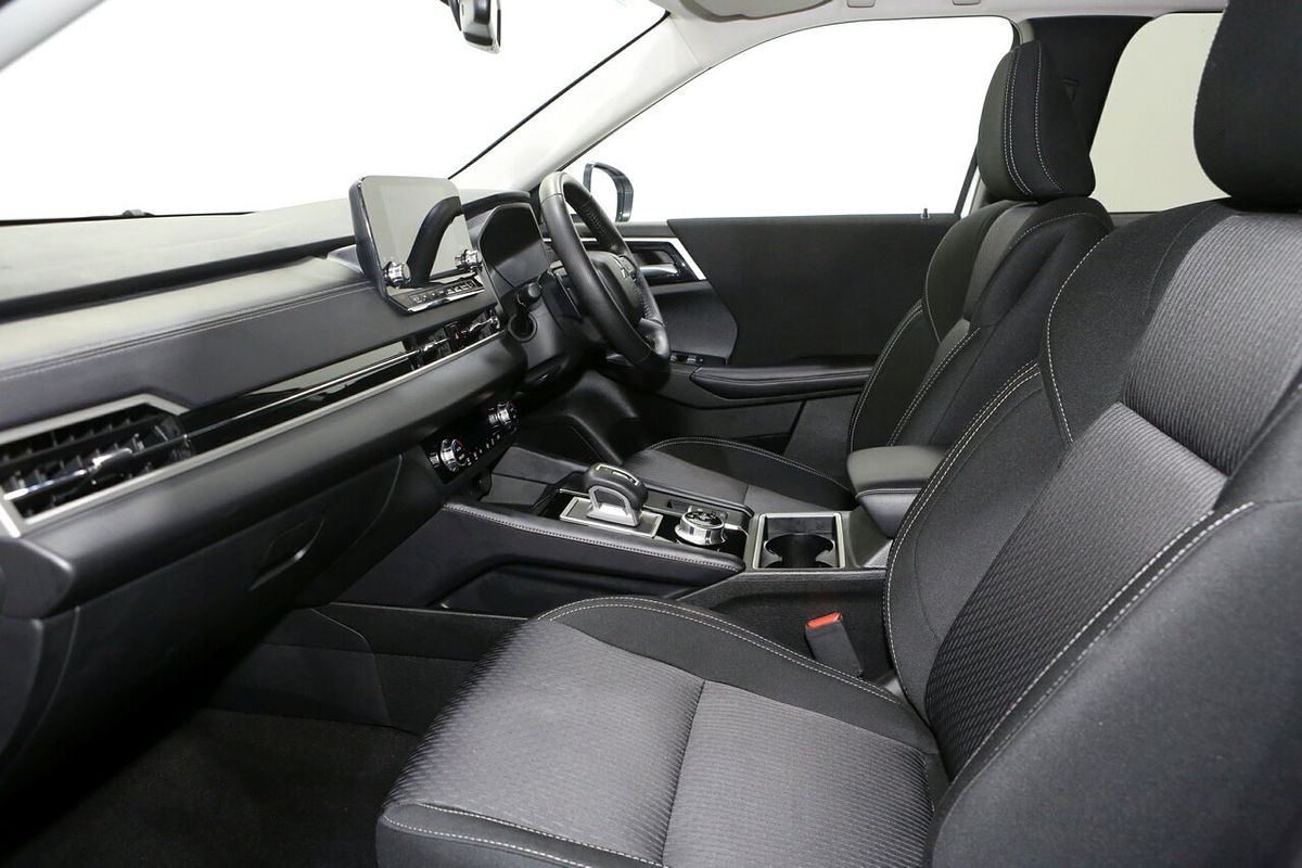 2024 Mitsubishi Outlander LS ZM