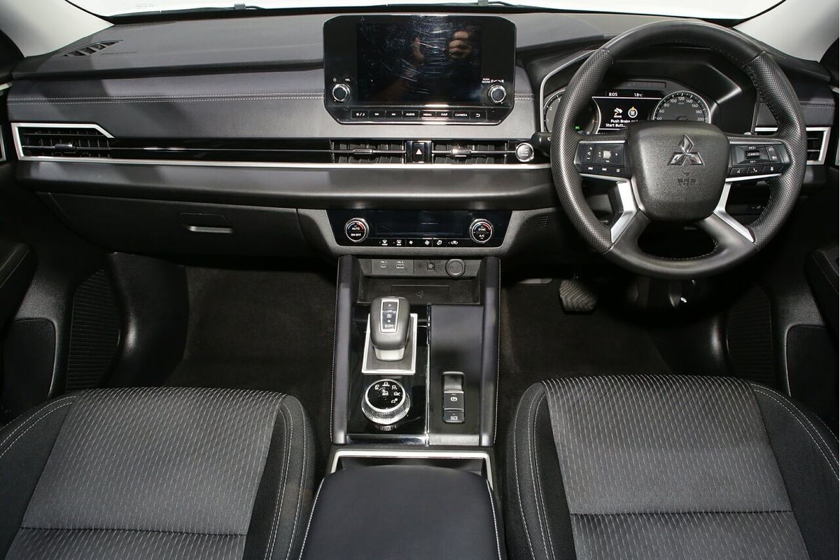 2024 Mitsubishi Outlander LS ZM