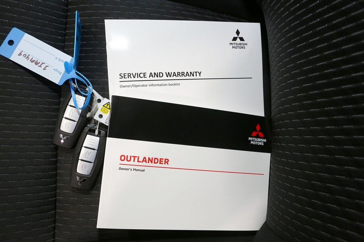 2024 Mitsubishi Outlander LS ZM