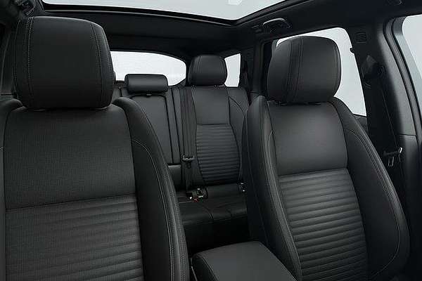 2025 Land Rover Discovery Sport P250 Dynamic HSE L550