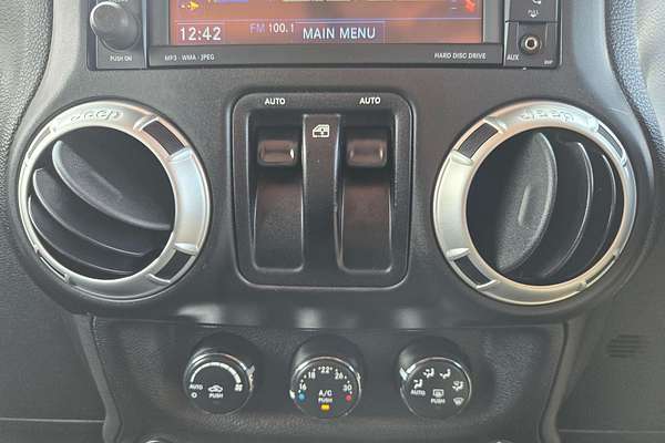 2014 Jeep Wrangler Overland JK