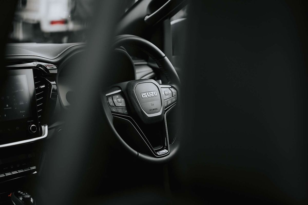 2025 Isuzu MU-X LS-T