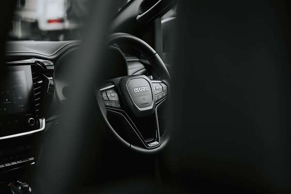 2025 Isuzu MU-X LS-T