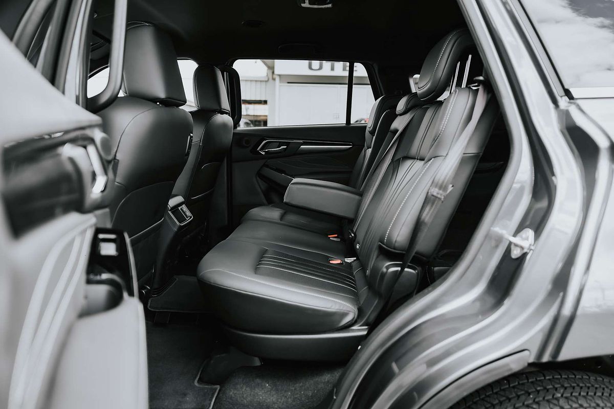 2025 Isuzu MU-X LS-T