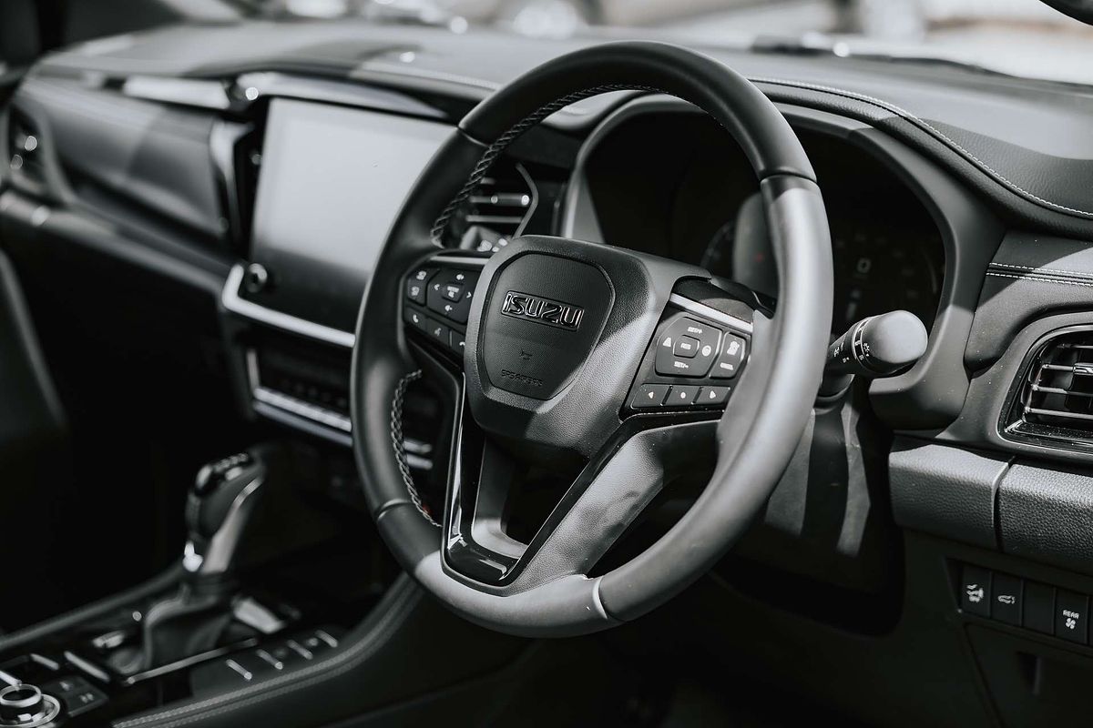 2025 Isuzu MU-X LS-T