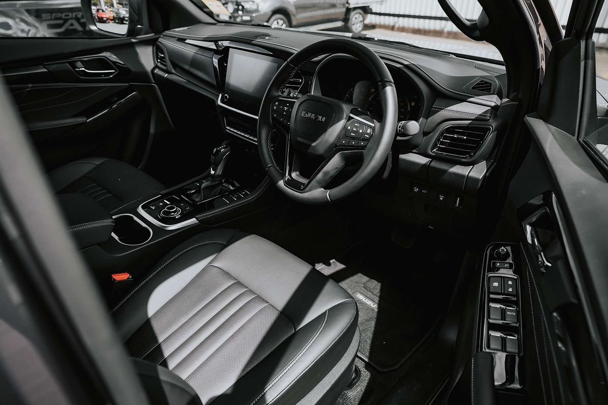 2025 Isuzu MU-X LS-T