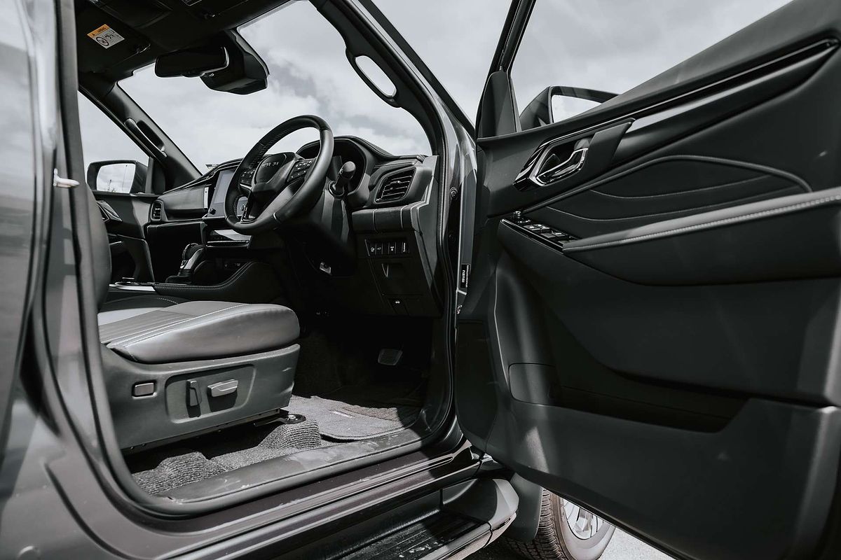 2025 Isuzu MU-X LS-T