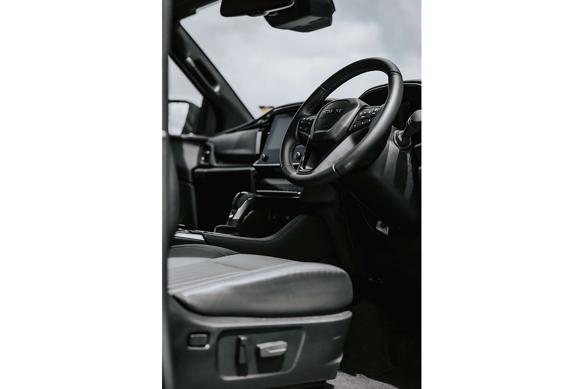 2025 Isuzu MU-X LS-T