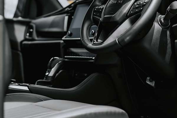 2025 Isuzu MU-X LS-T