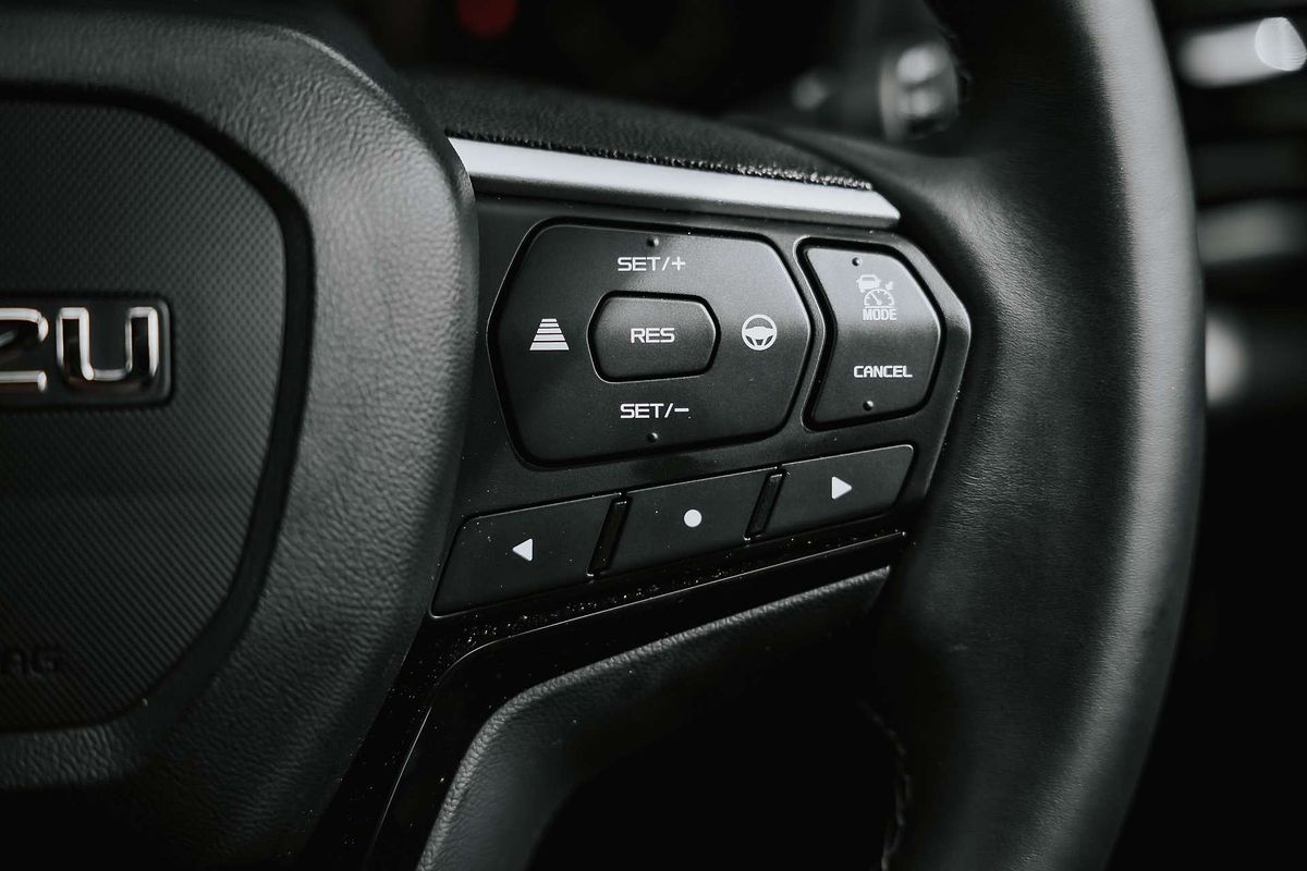 2025 Isuzu MU-X LS-T