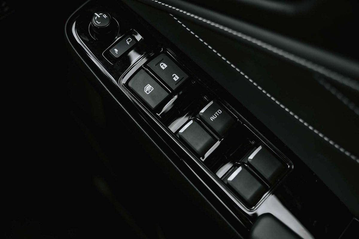 2025 Isuzu MU-X LS-T