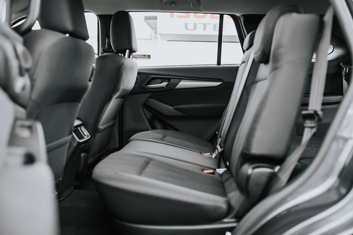 2025 Isuzu MU-X LS-M