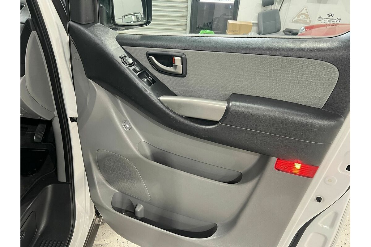 2012 Hyundai iMax TQ-W