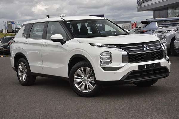 2025 Mitsubishi Outlander ES ZM