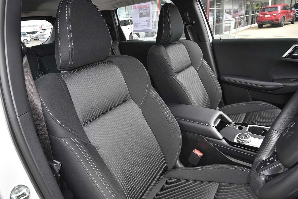 2025 Mitsubishi Outlander ES ZM