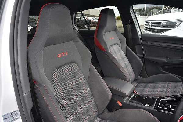 2022 Volkswagen Golf GTI 8