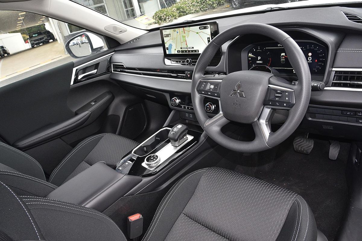 2025 Mitsubishi Outlander ES ZM