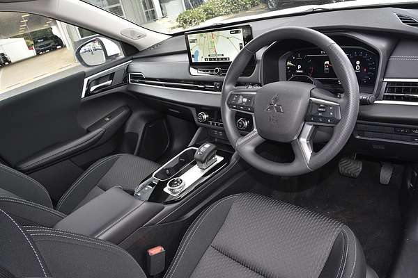 2025 Mitsubishi Outlander ES ZM