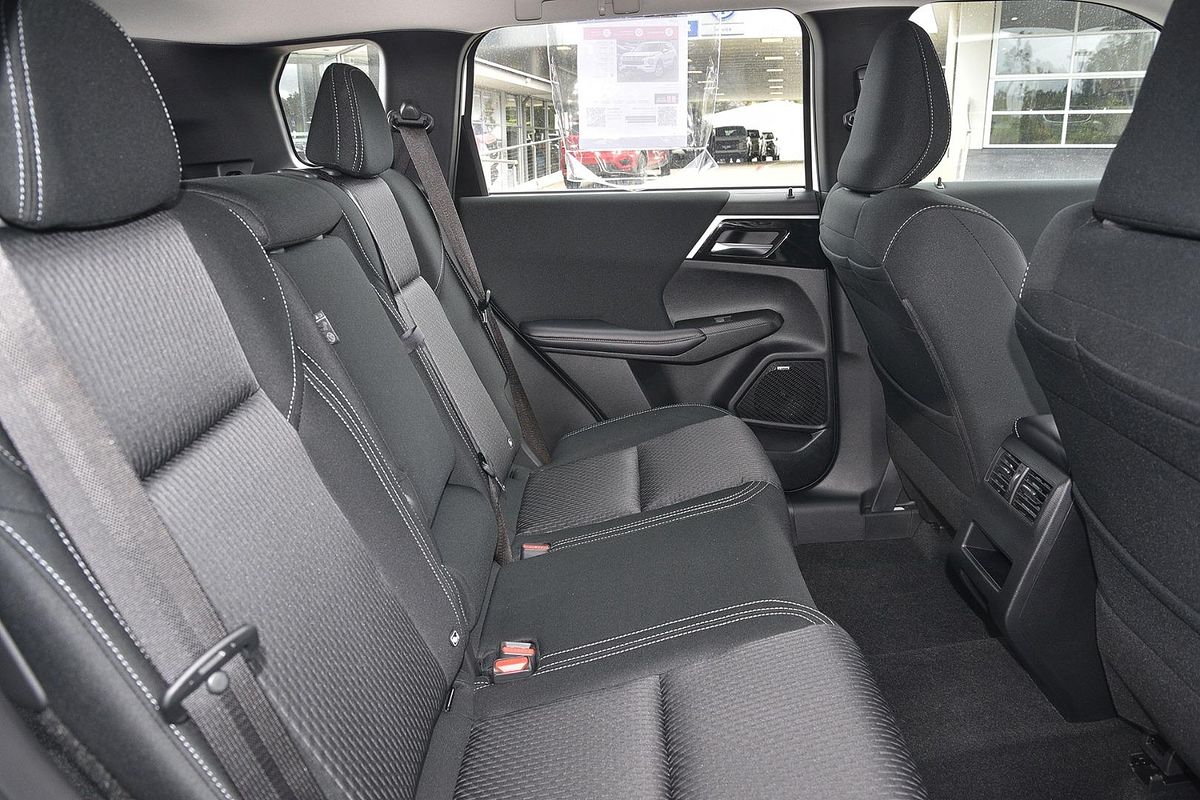 2025 Mitsubishi Outlander ES ZM
