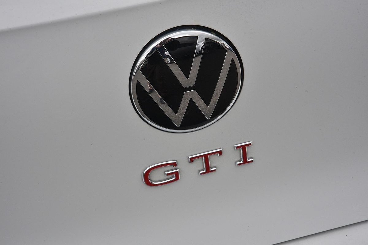 2022 Volkswagen Golf GTI 8