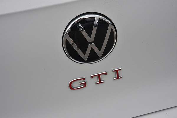 2022 Volkswagen Golf GTI 8