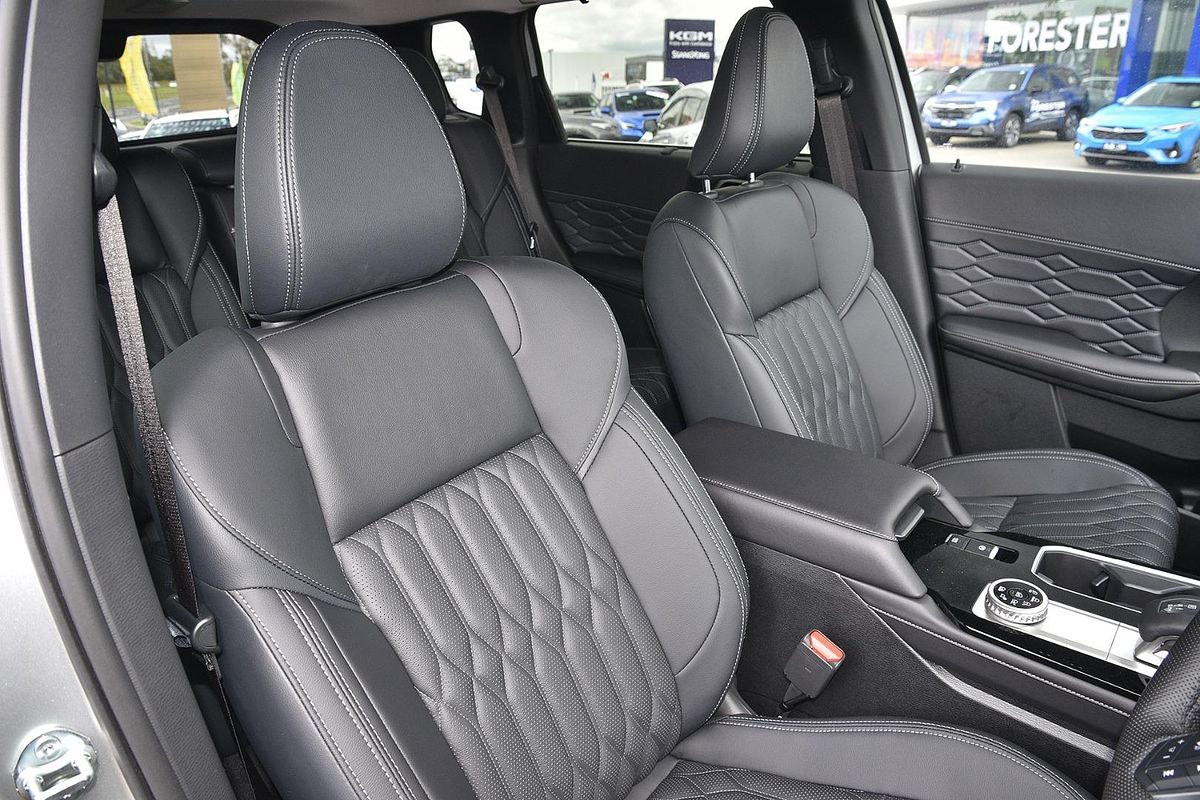 2025 Mitsubishi Outlander Exceed ZM