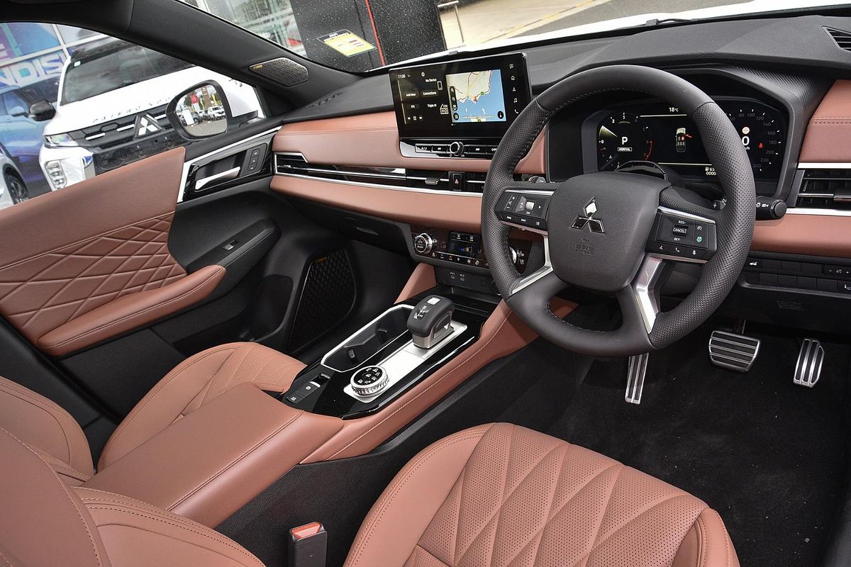 2025 Mitsubishi Outlander Exceed Tourer ZM