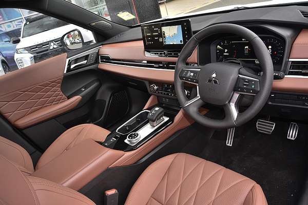 2025 Mitsubishi Outlander Exceed Tourer ZM