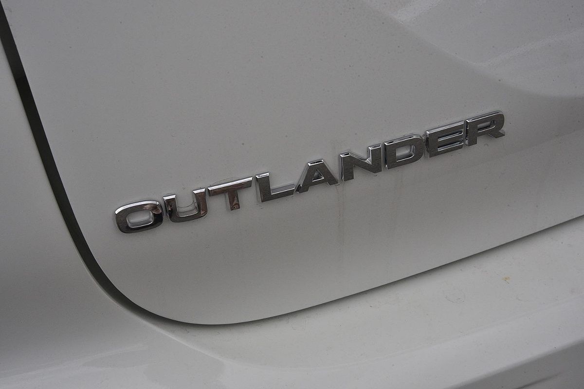2025 Mitsubishi Outlander ES ZM