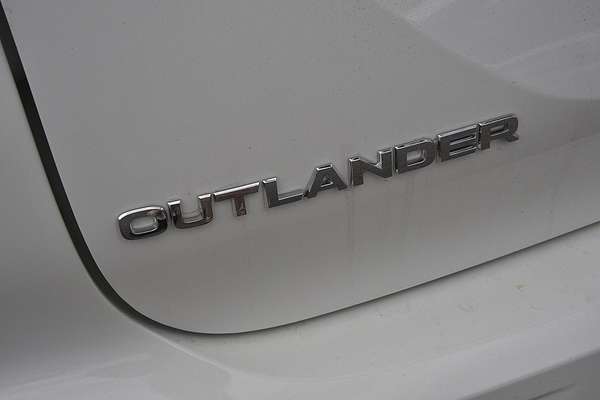 2025 Mitsubishi Outlander ES ZM