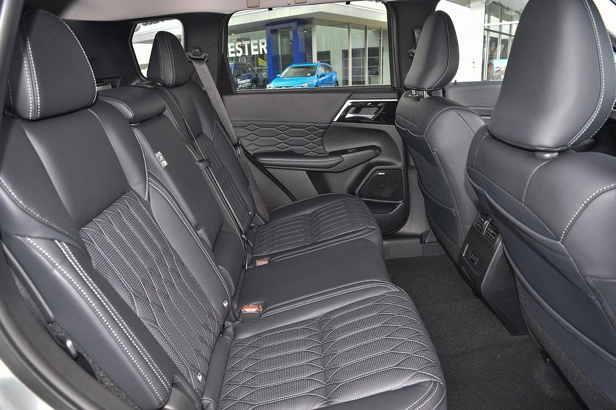 2025 Mitsubishi Outlander Exceed ZM