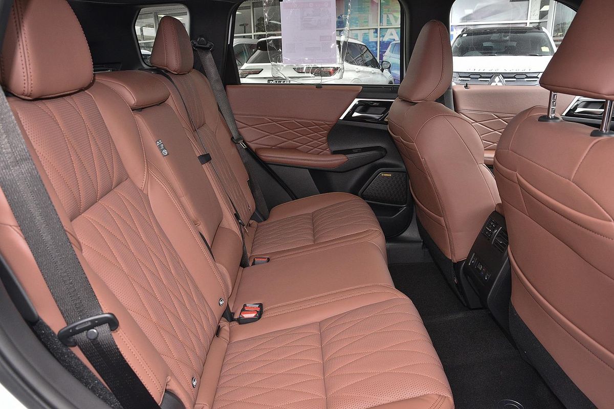 2025 Mitsubishi Outlander Exceed Tourer ZM