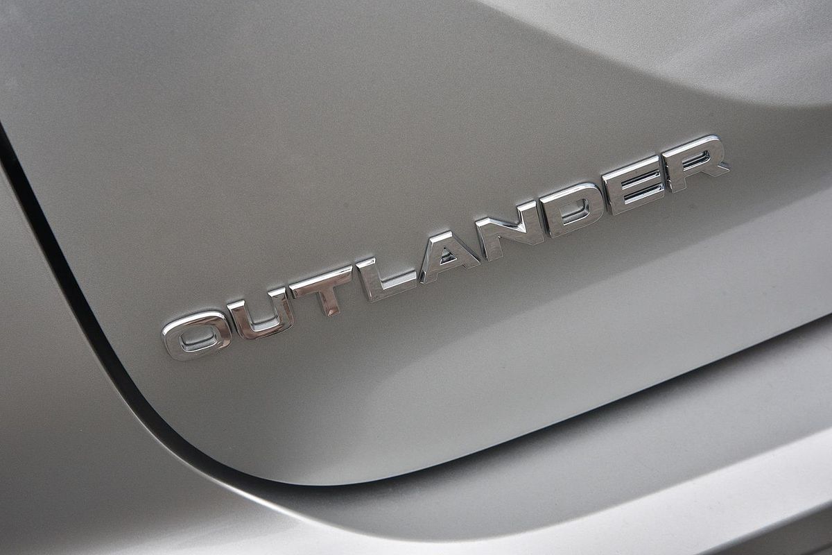 2025 Mitsubishi Outlander Exceed ZM