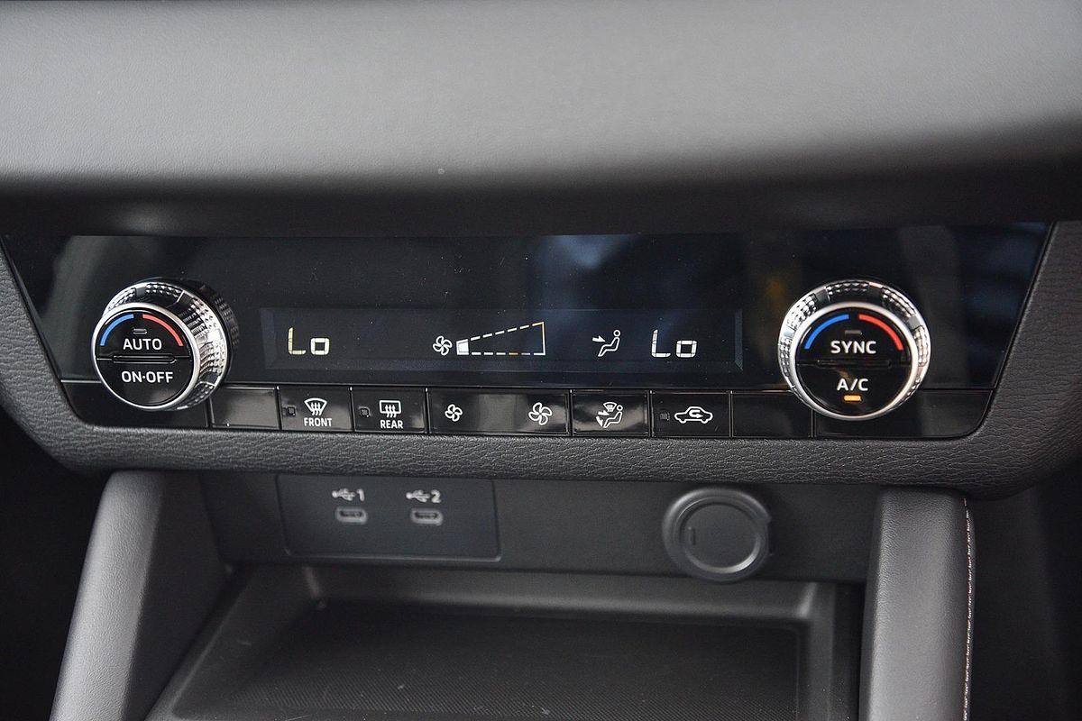 2025 Mitsubishi Outlander ES ZM