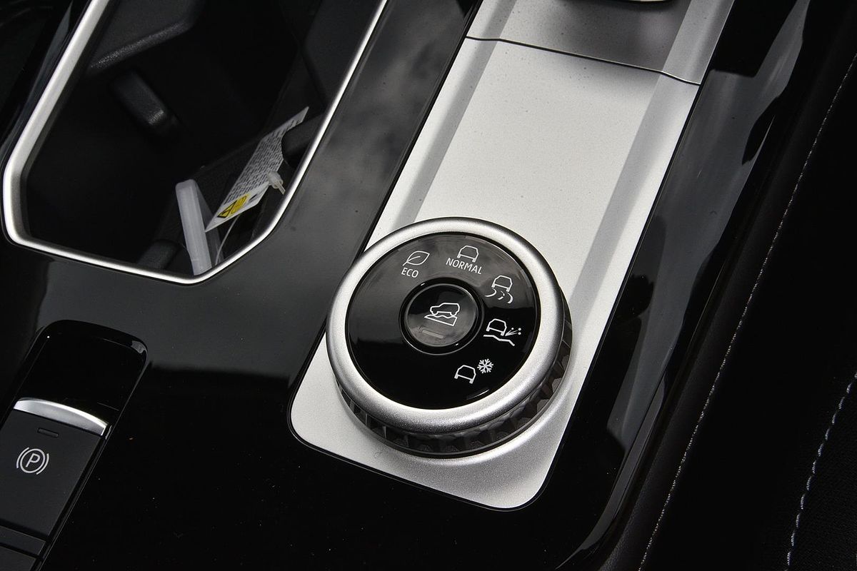 2025 Mitsubishi Outlander ES ZM