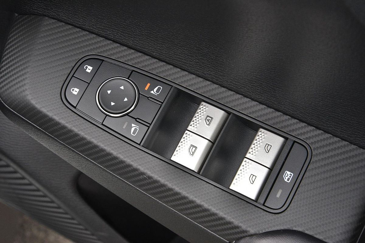 2025 Mitsubishi Outlander ES ZM