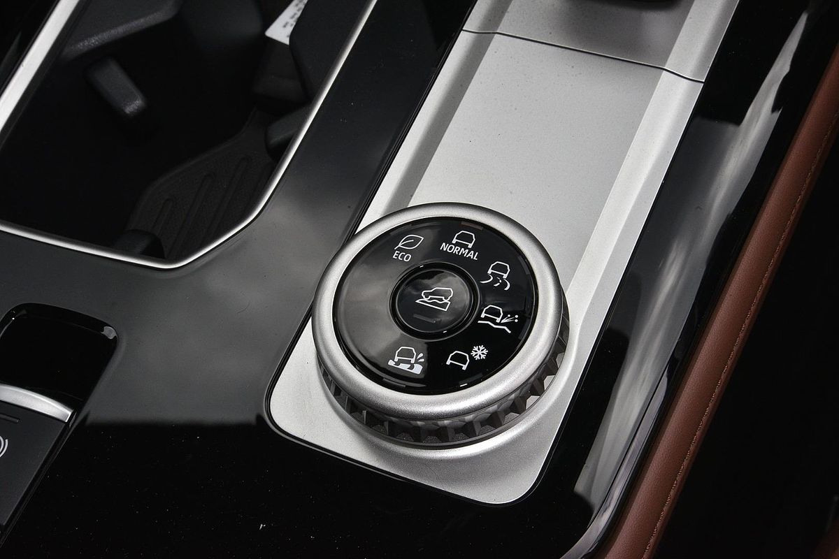 2025 Mitsubishi Outlander Exceed Tourer ZM