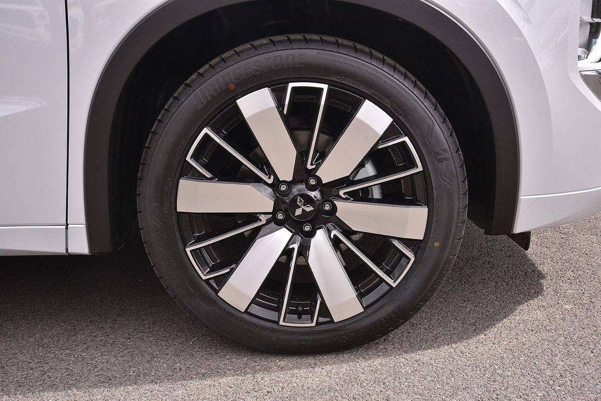 2025 Mitsubishi Outlander Exceed Tourer ZM