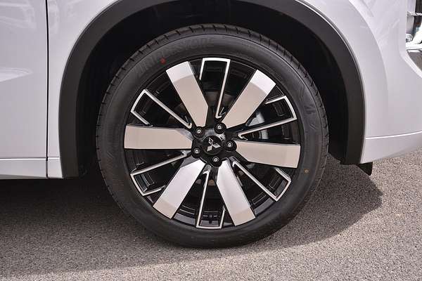 2025 Mitsubishi Outlander Exceed Tourer ZM