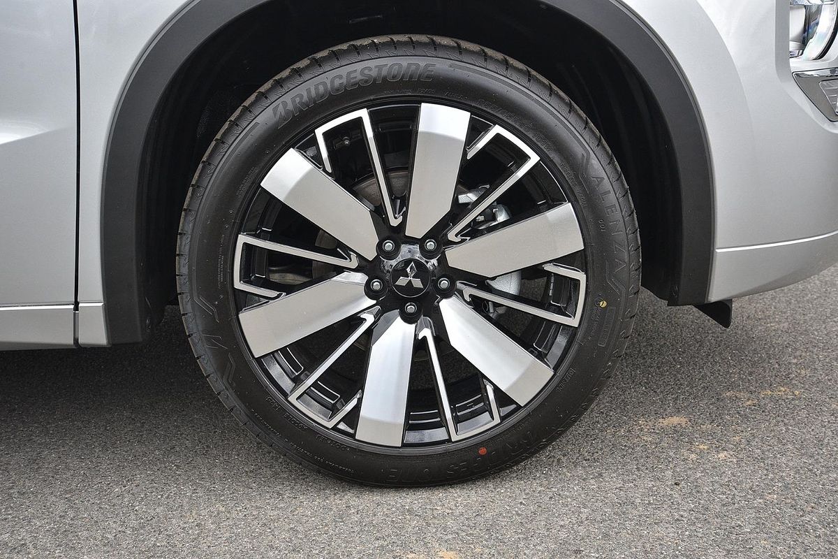 2025 Mitsubishi Outlander Exceed ZM