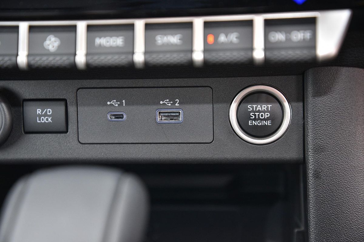 2025 Mitsubishi Triton GSR MV 4X4