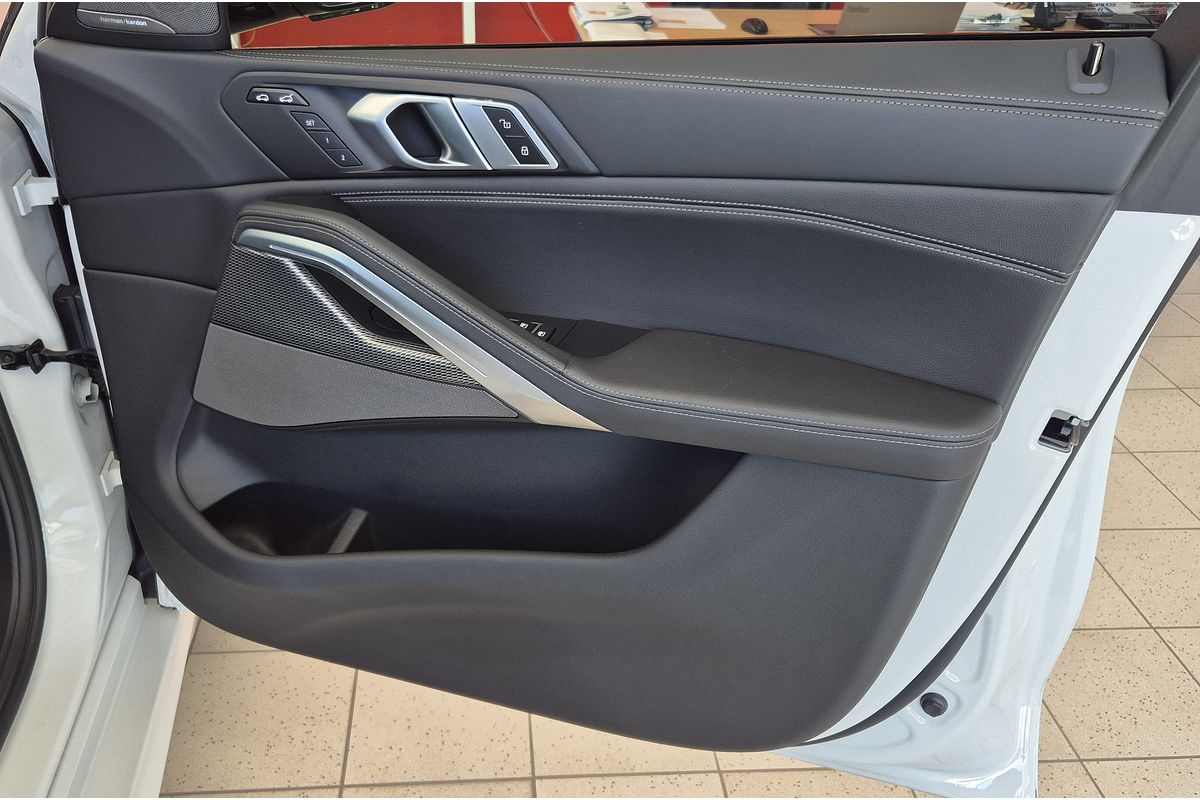 2019 BMW X6 M50i G06