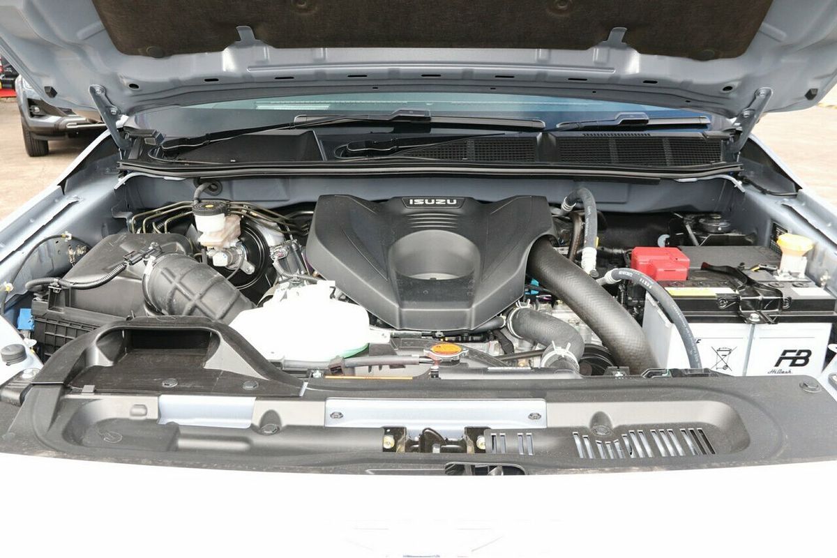 2025 Isuzu MU-X X-TERRAIN
