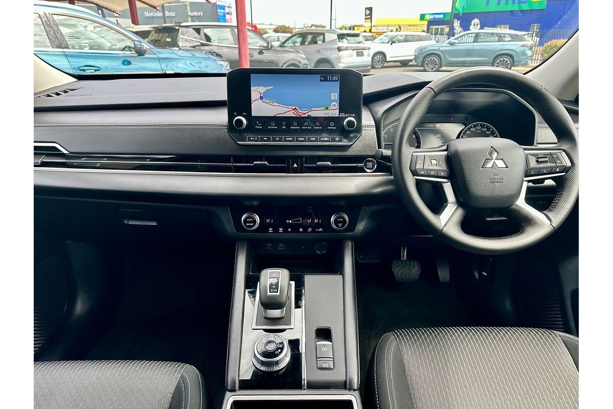 2024 Mitsubishi Outlander LS ZM