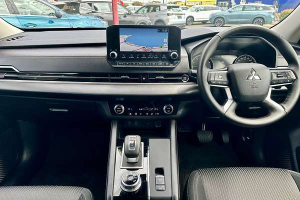 2024 Mitsubishi Outlander LS ZM