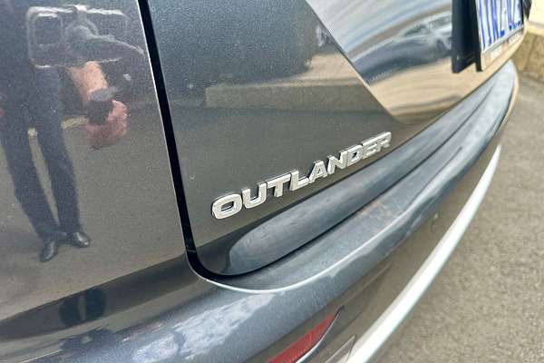 2024 Mitsubishi Outlander LS ZM