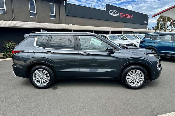 2024 Mitsubishi Outlander LS ZM